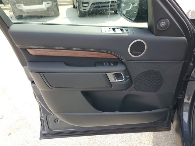 Used 2024 Land Rover Discovery Dynamic SE image 21