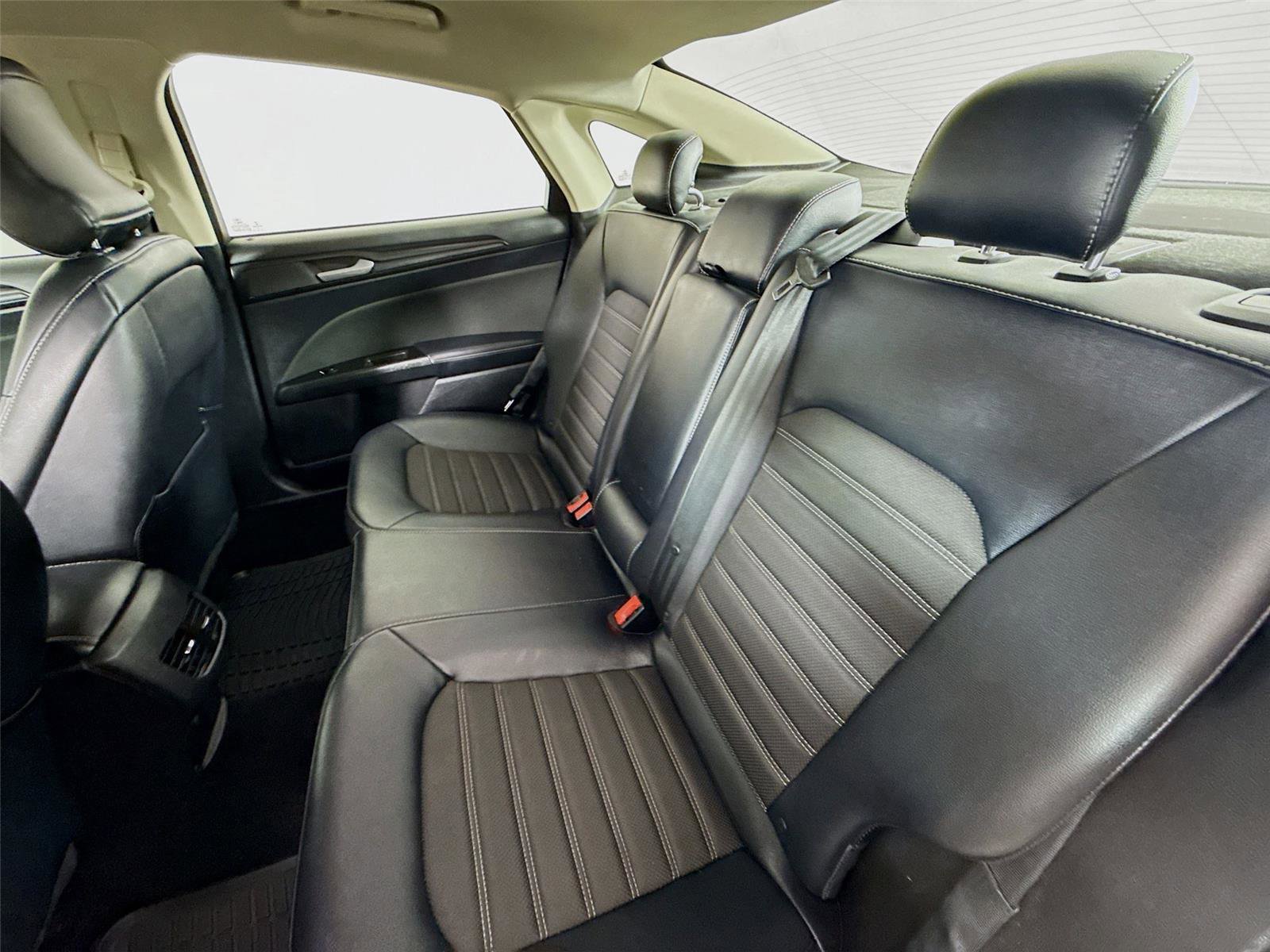 Used 2018 Ford Fusion SE w/ Equipment Group 201A image 21