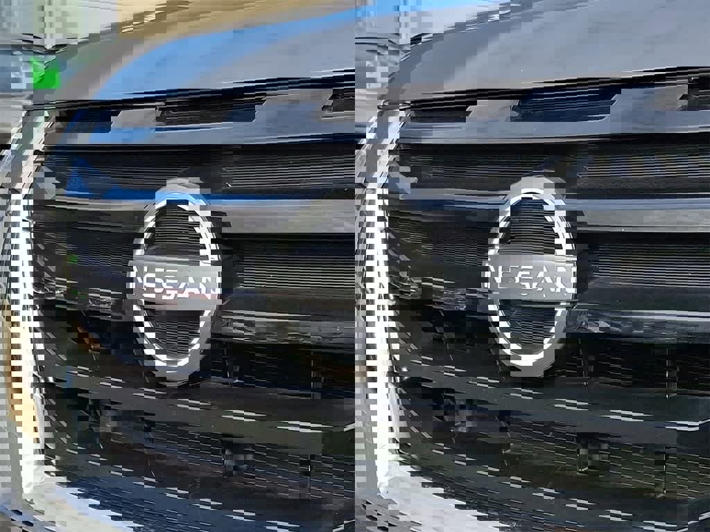 Used 2025 Nissan Pathfinder SV image 31