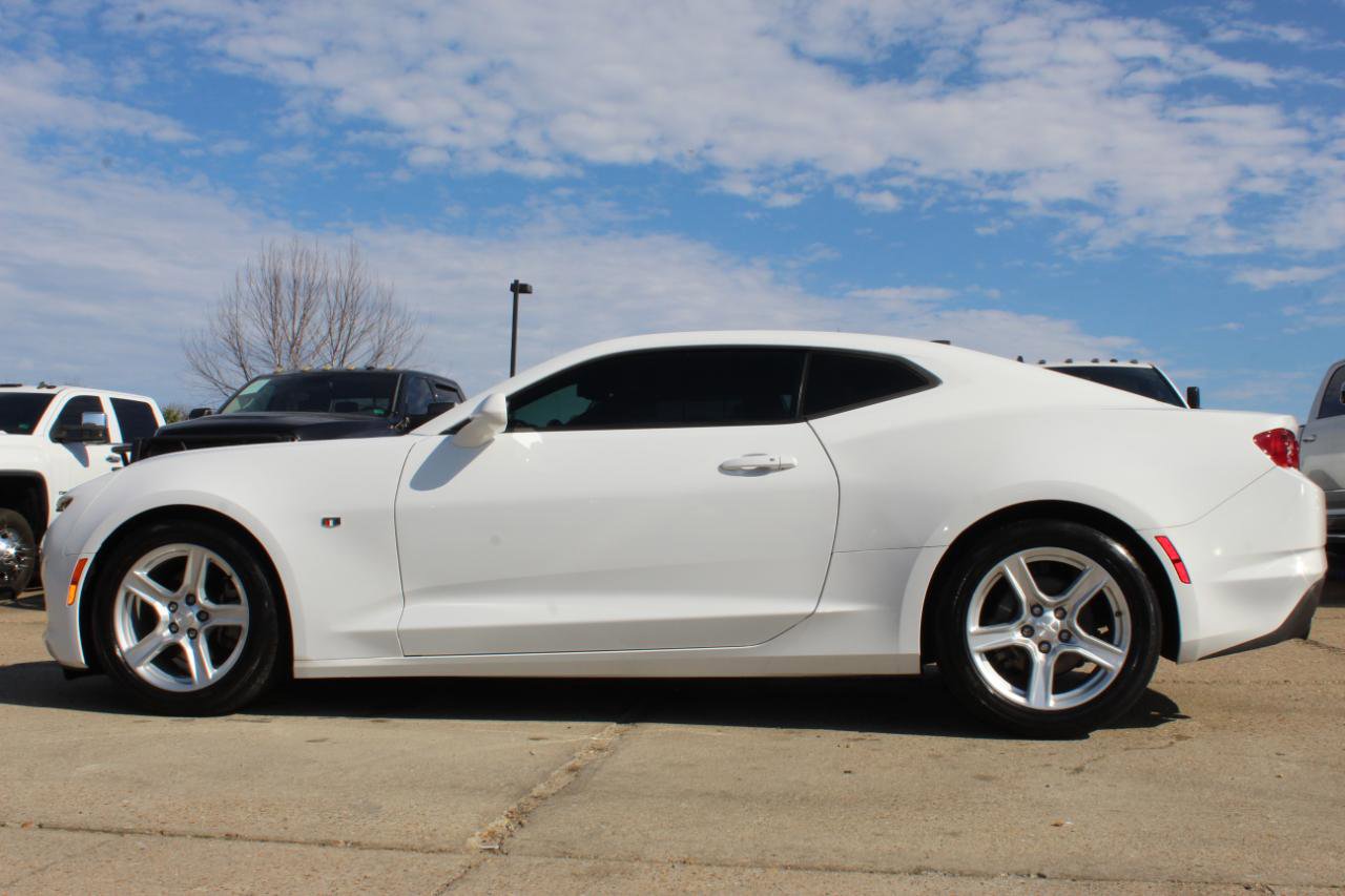 Used 2019 Chevrolet Camaro LT w/ Technology Package image 3