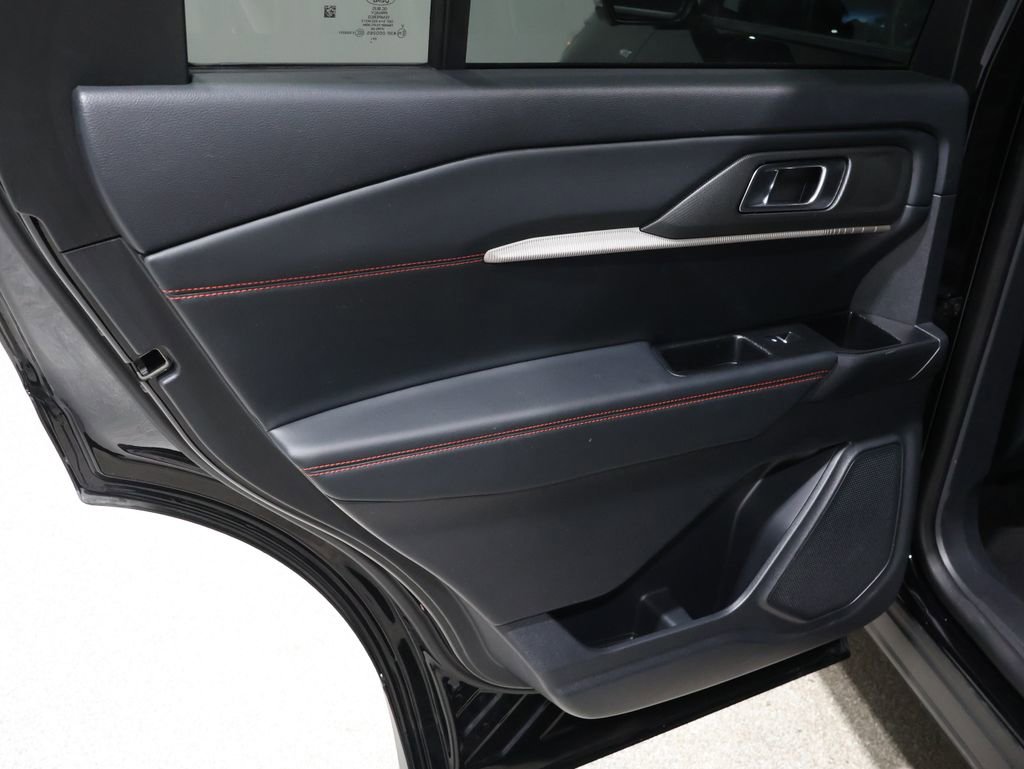 Used 2025 Ford Explorer ST-Line w/ ST-Line Street Pack image 19