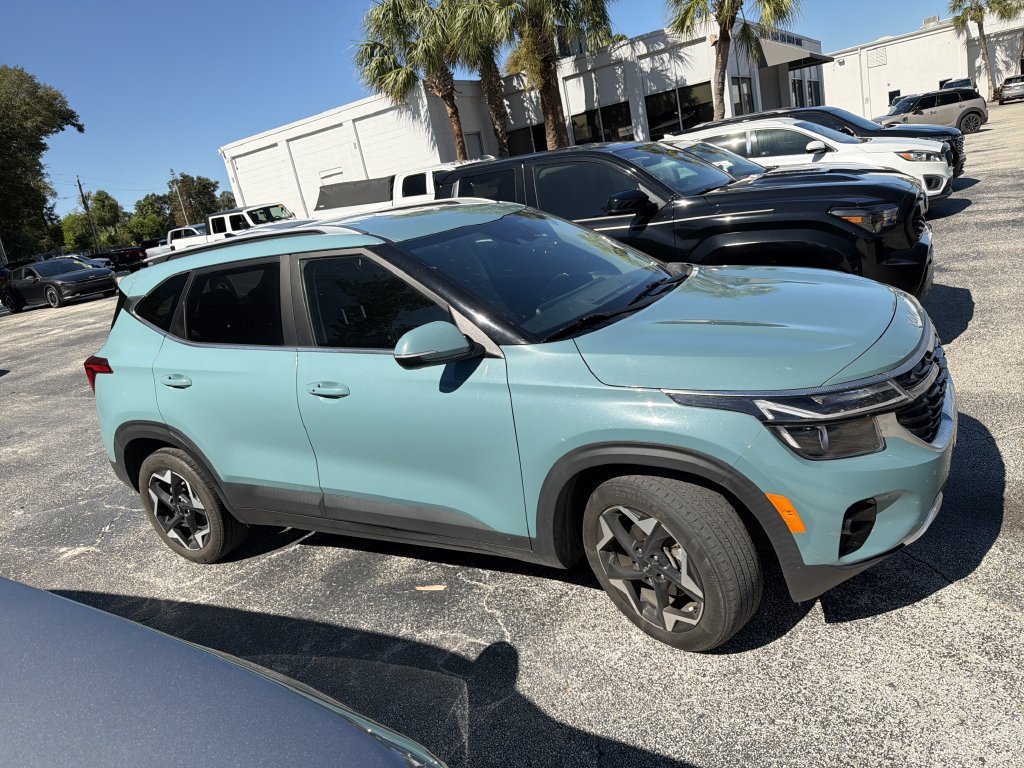 Certified 2024 Kia Seltos EX FWD image 4