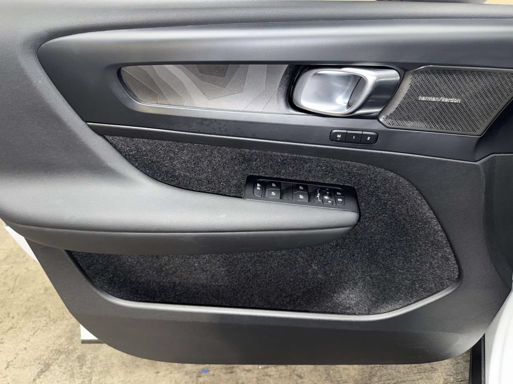 Used 2024 Volvo XC40 Recharge Ultimate w/ Protection Package Premier AWD/4WD image 20