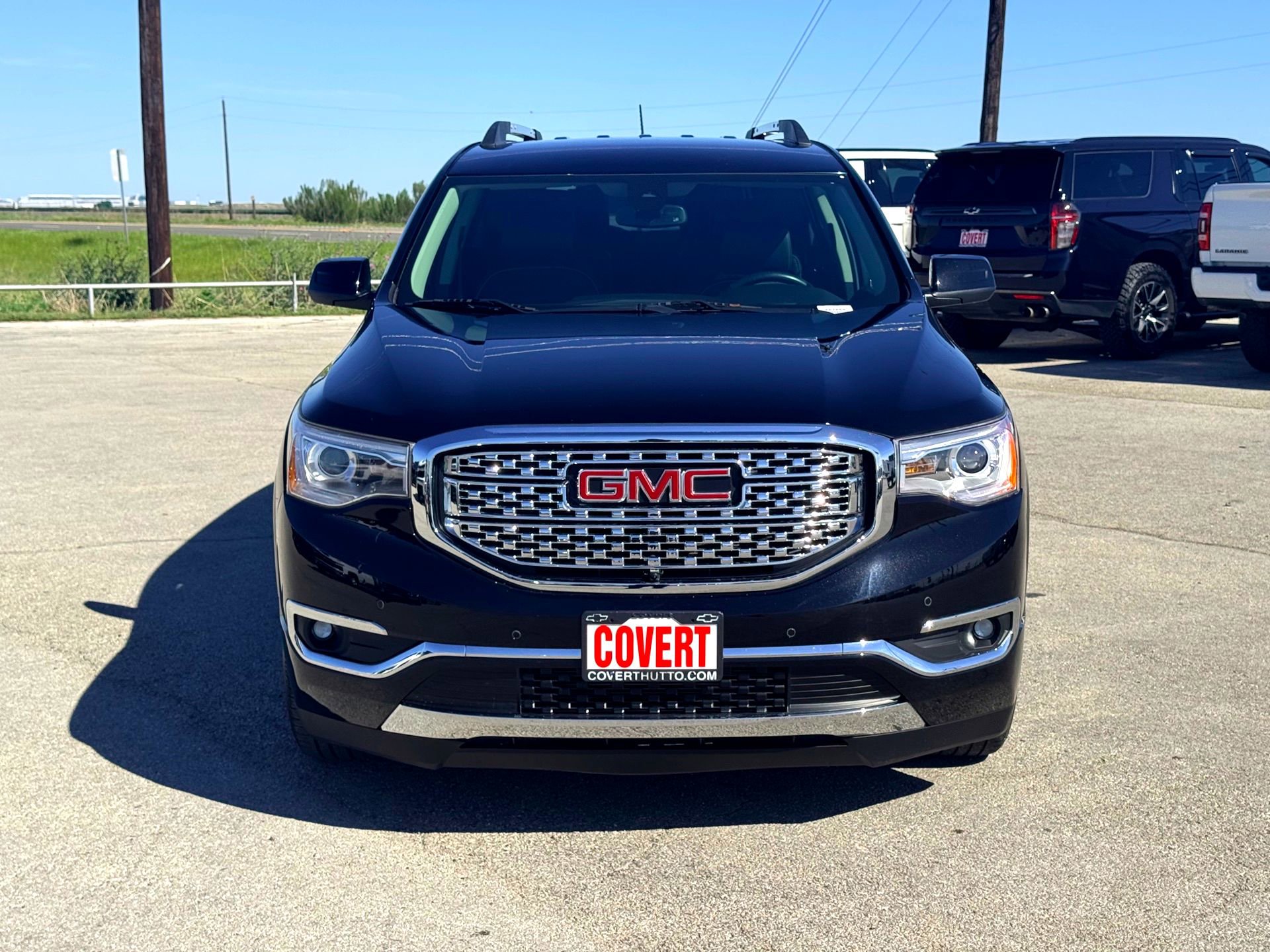 Used 2017 GMC Acadia Denali w/ Technology Package FWD image 3