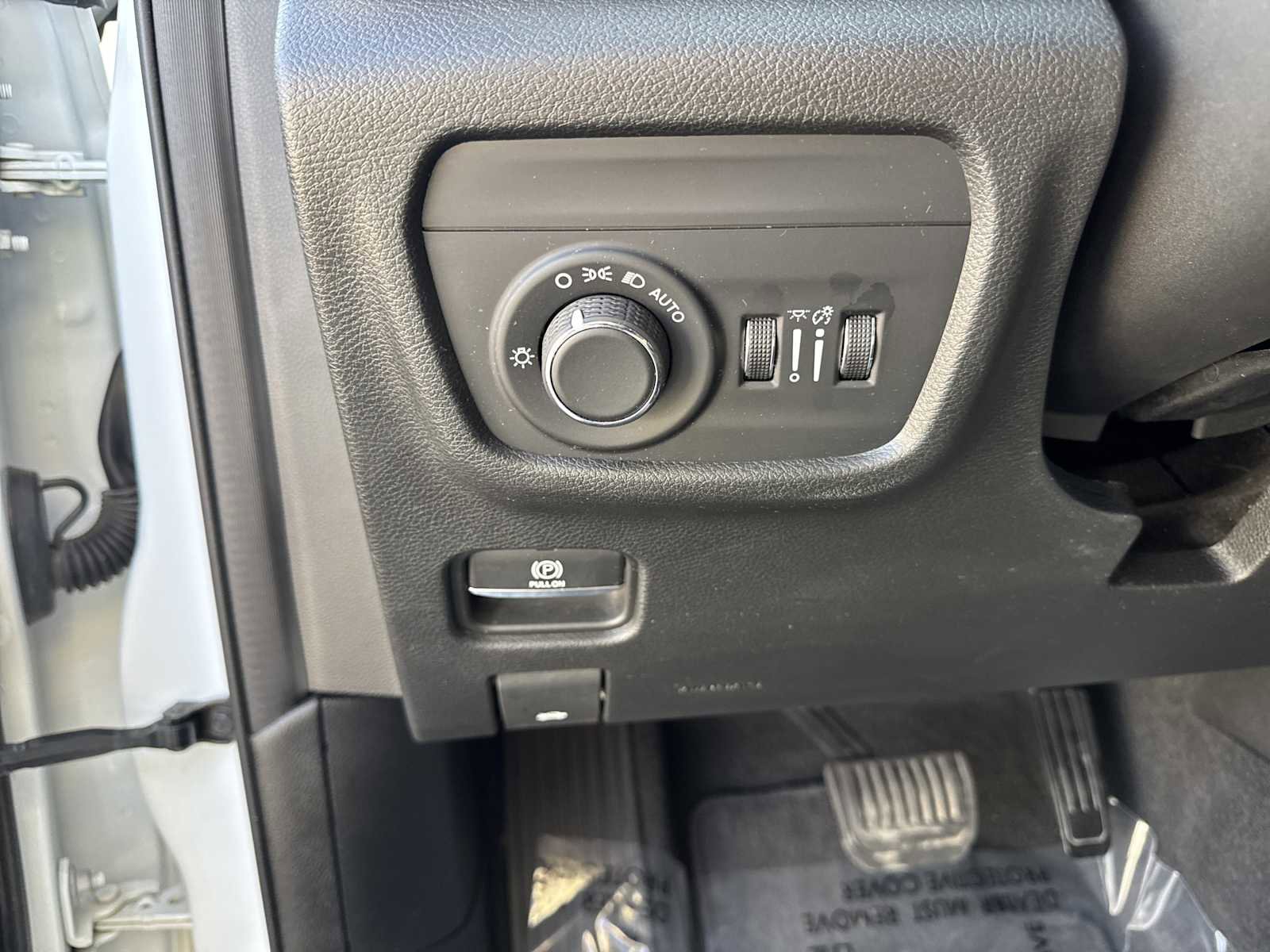 Used 2022 Jeep Grand Cherokee L Laredo w/ Luxury Tech Group I image 17