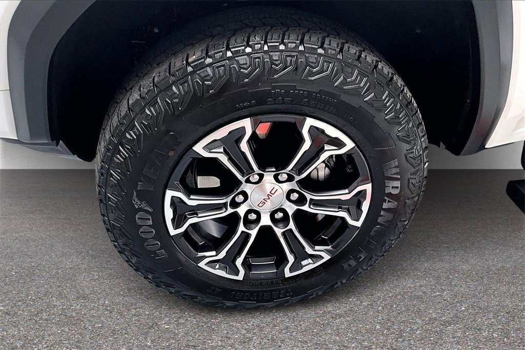 Used 2024 GMC Canyon AT4 image 32