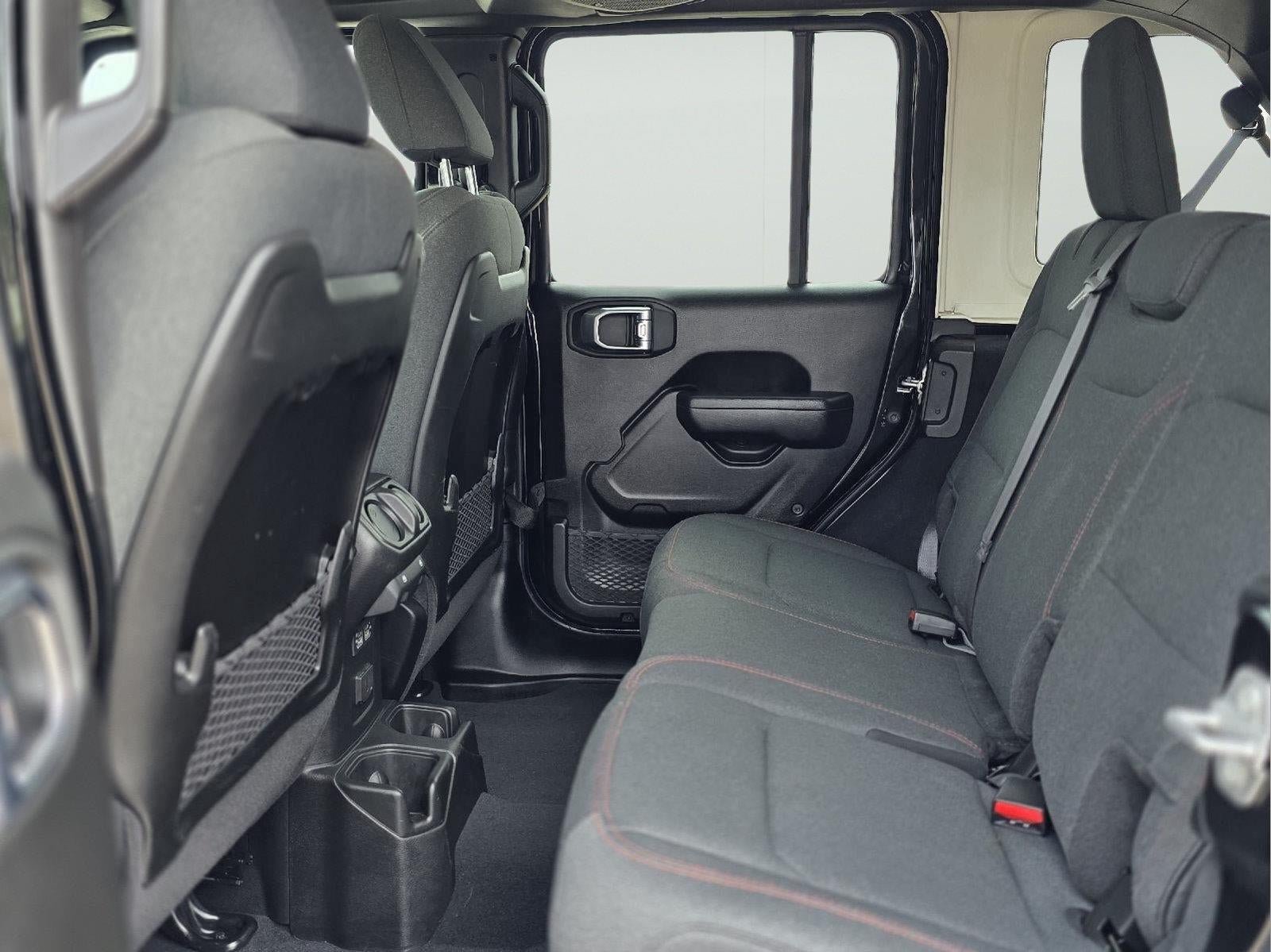 Used 2025 Jeep Wrangler Unlimited Rubicon w/ Convenience Group AWD/4WD image 9