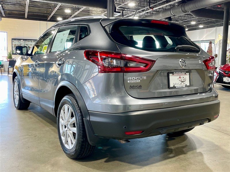 Used 2021 Nissan Rogue Sport SV image 3