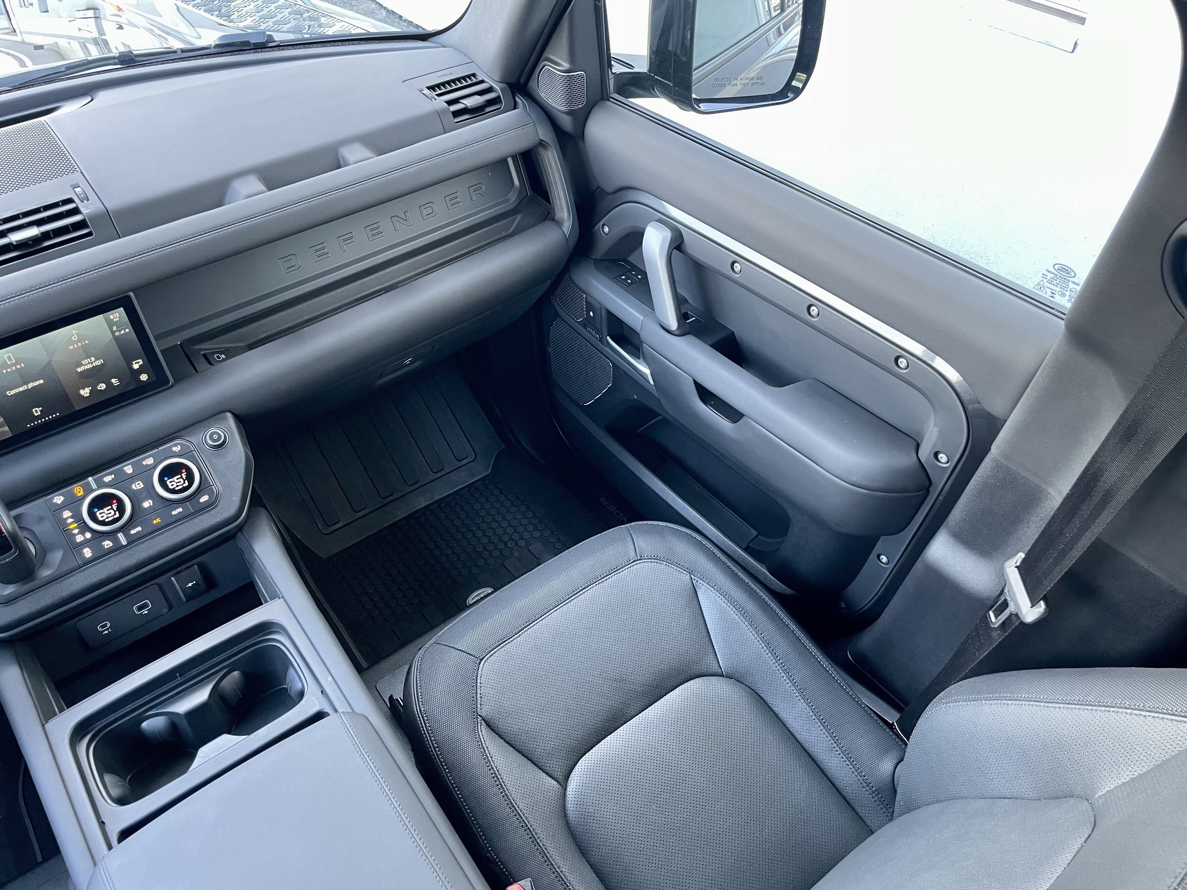 Certified 2024 Land Rover Defender 110 X-Dynamic SE AWD/4WD image 18