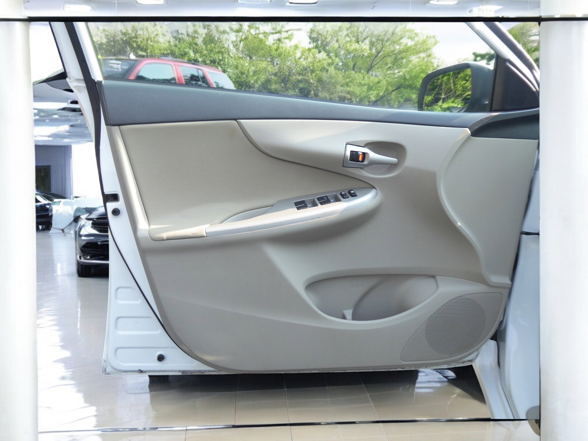 Used 2011 Toyota Corolla LE image 23