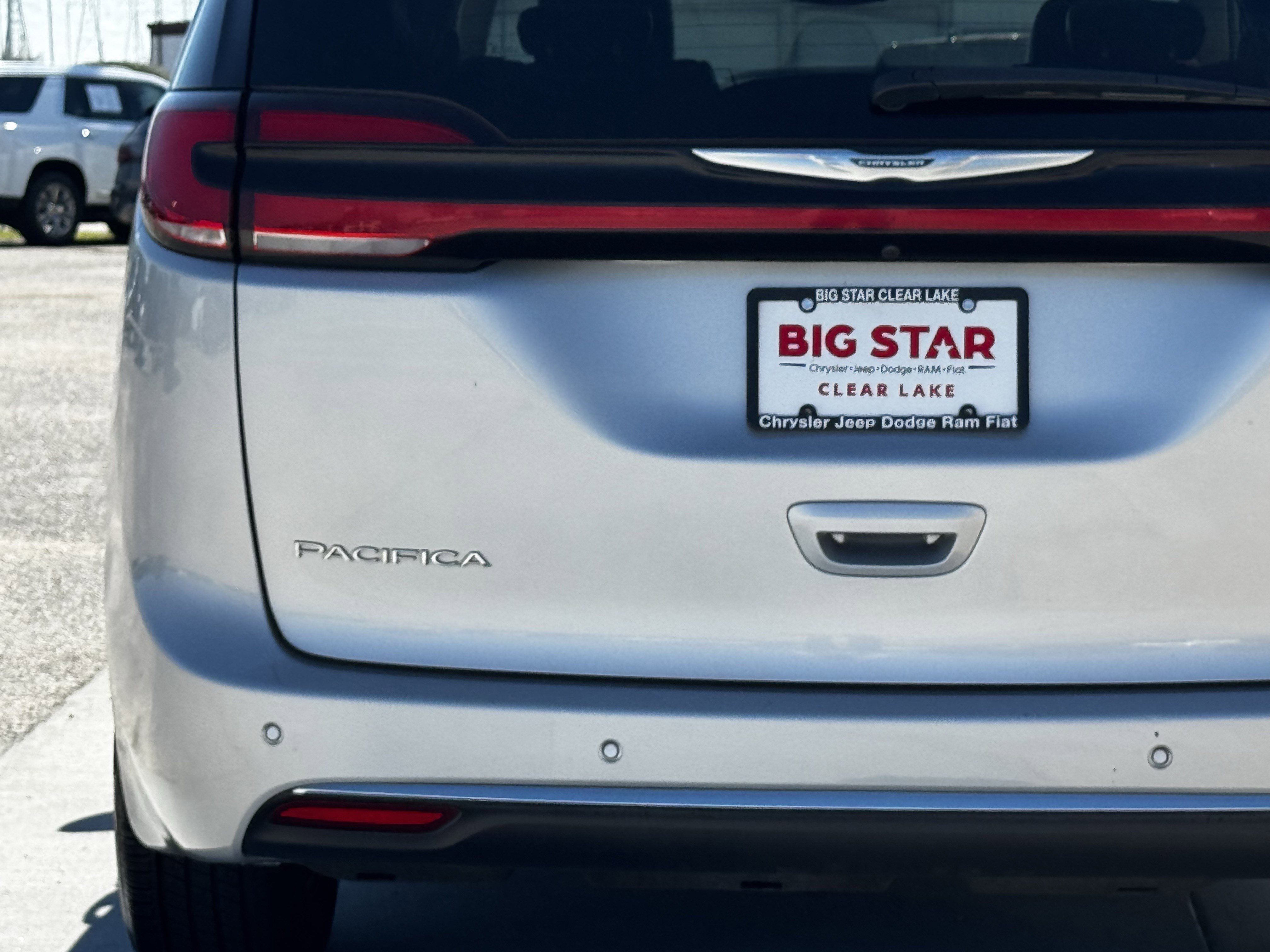 Used 2023 Chrysler Pacifica Limited image 11