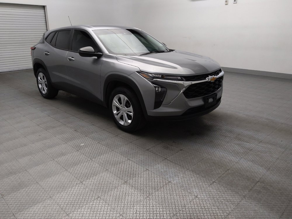 Used 2025 Chevrolet Trax LS w/ Driver Confidence Package FWD image 13