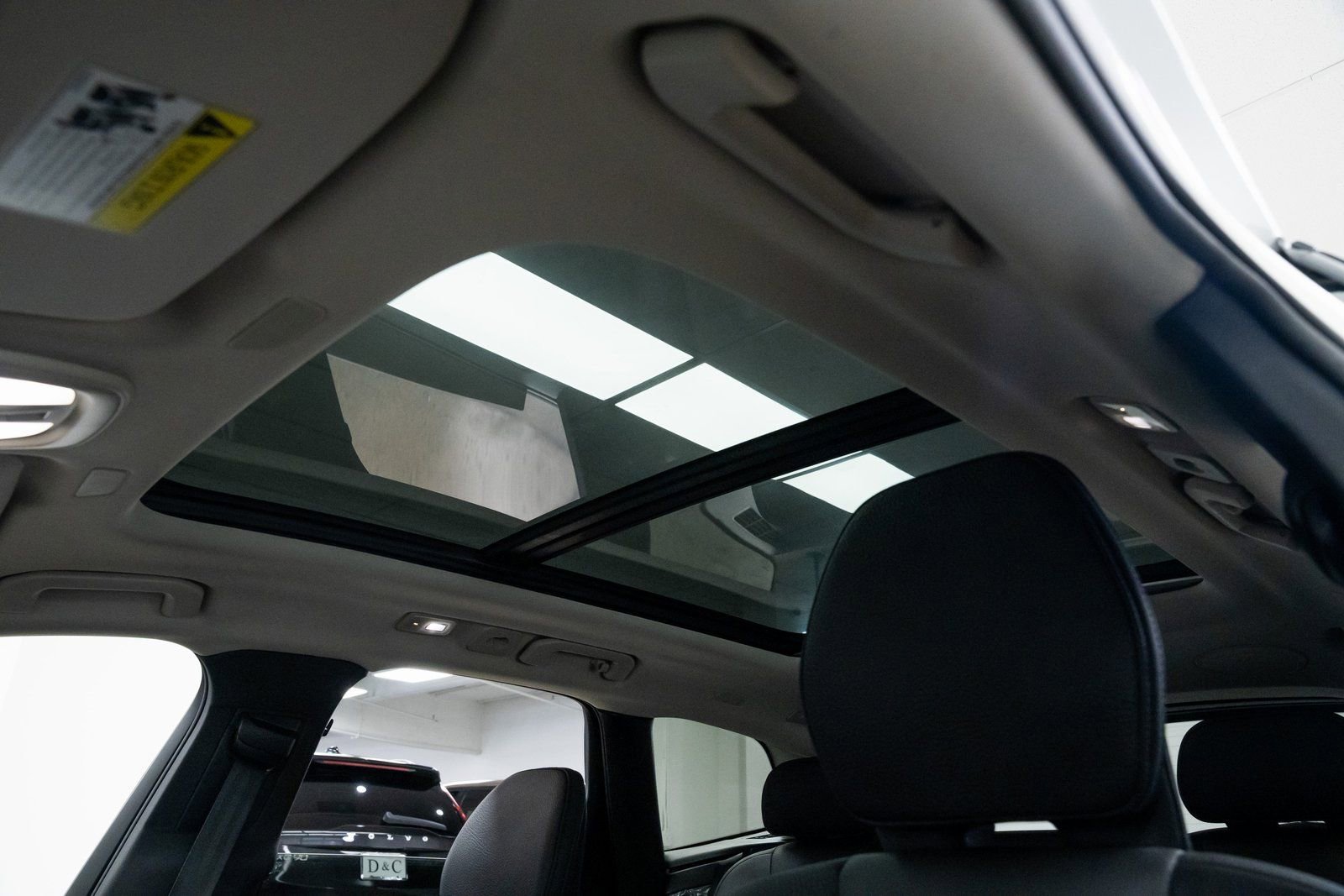 Used 2024 Volvo XC60 T8 Plus image 16