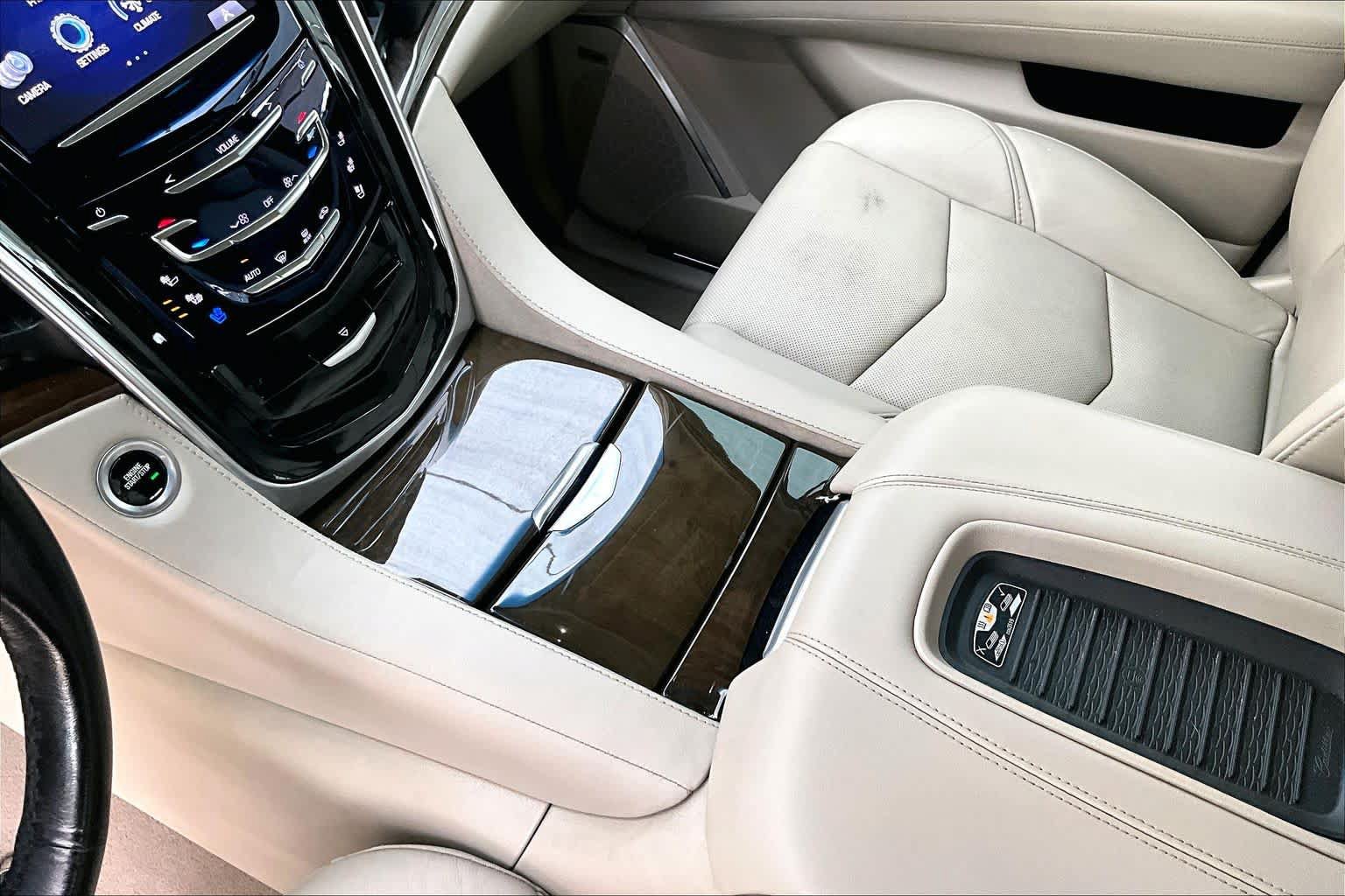 Used 2019 Cadillac Escalade ESV Premium Luxury RWD image 17