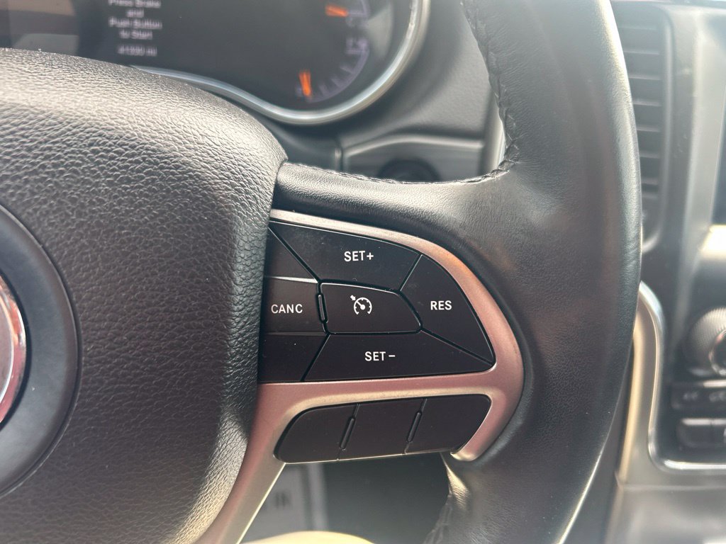 Used 2020 Jeep Grand Cherokee Laredo AWD/4WD image 16