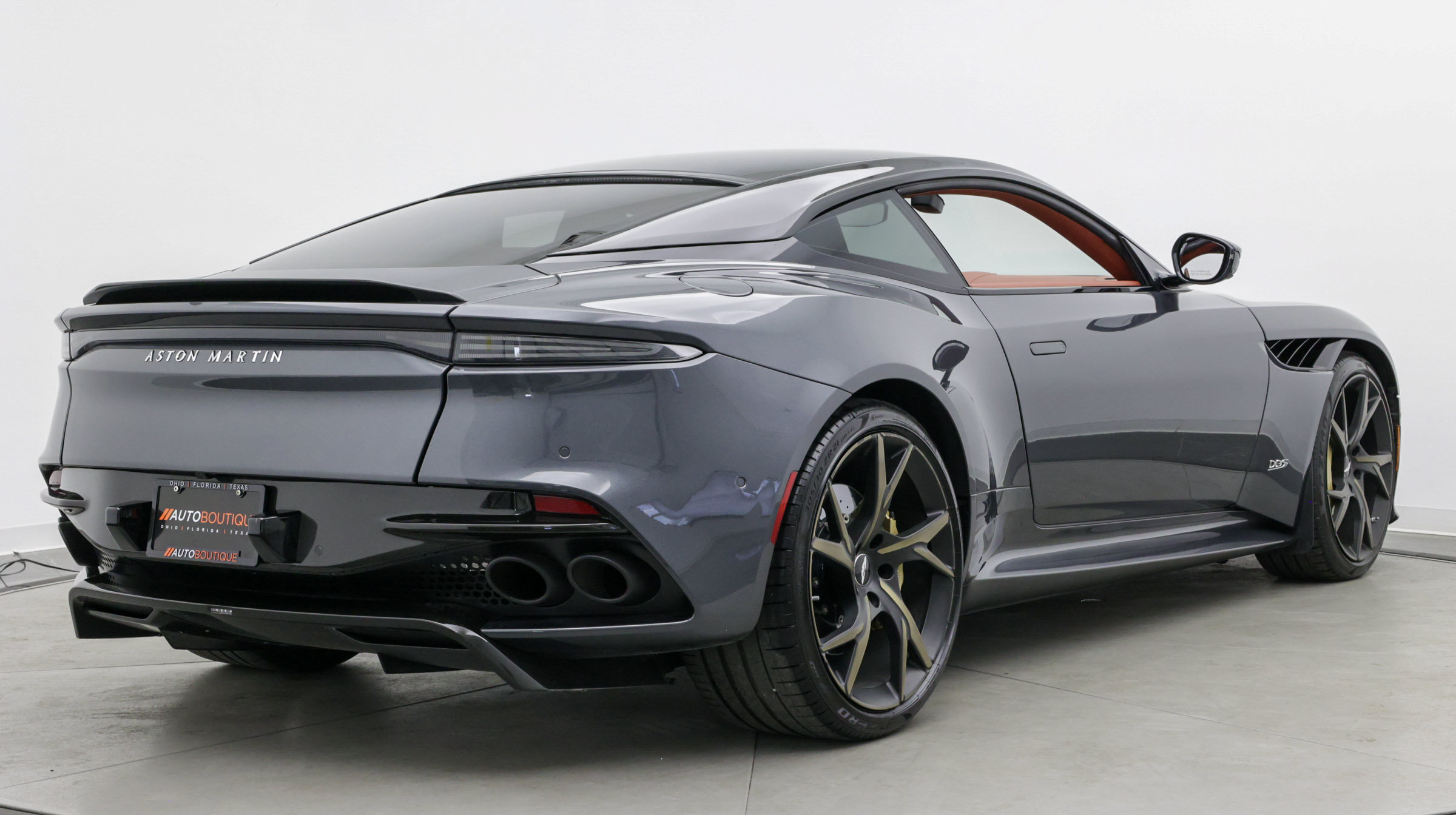 Used 2019 Aston Martin DBS Superleggera RWD image 17