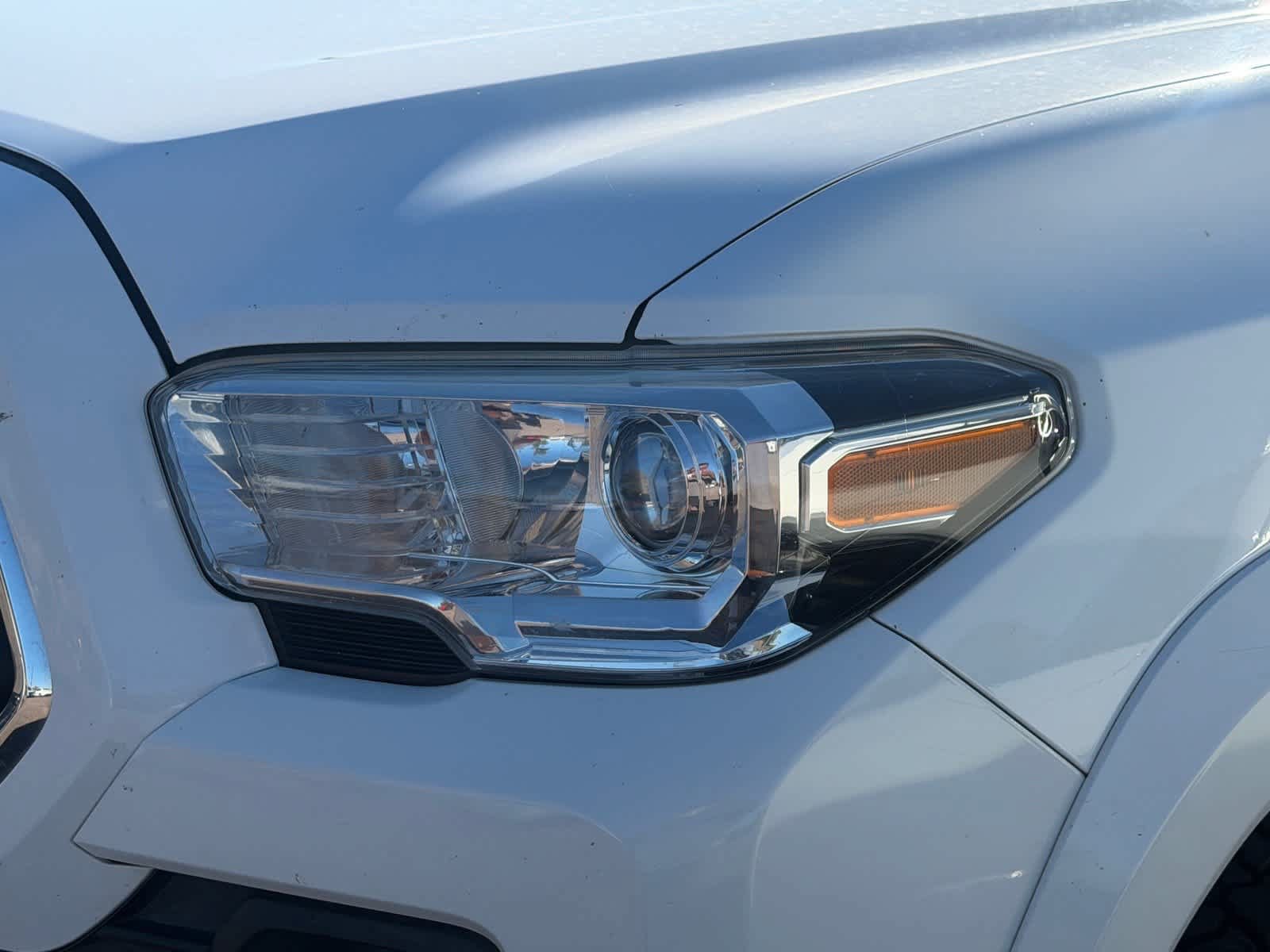 Used 2021 Toyota Tacoma SR5 AWD/4WD image 11