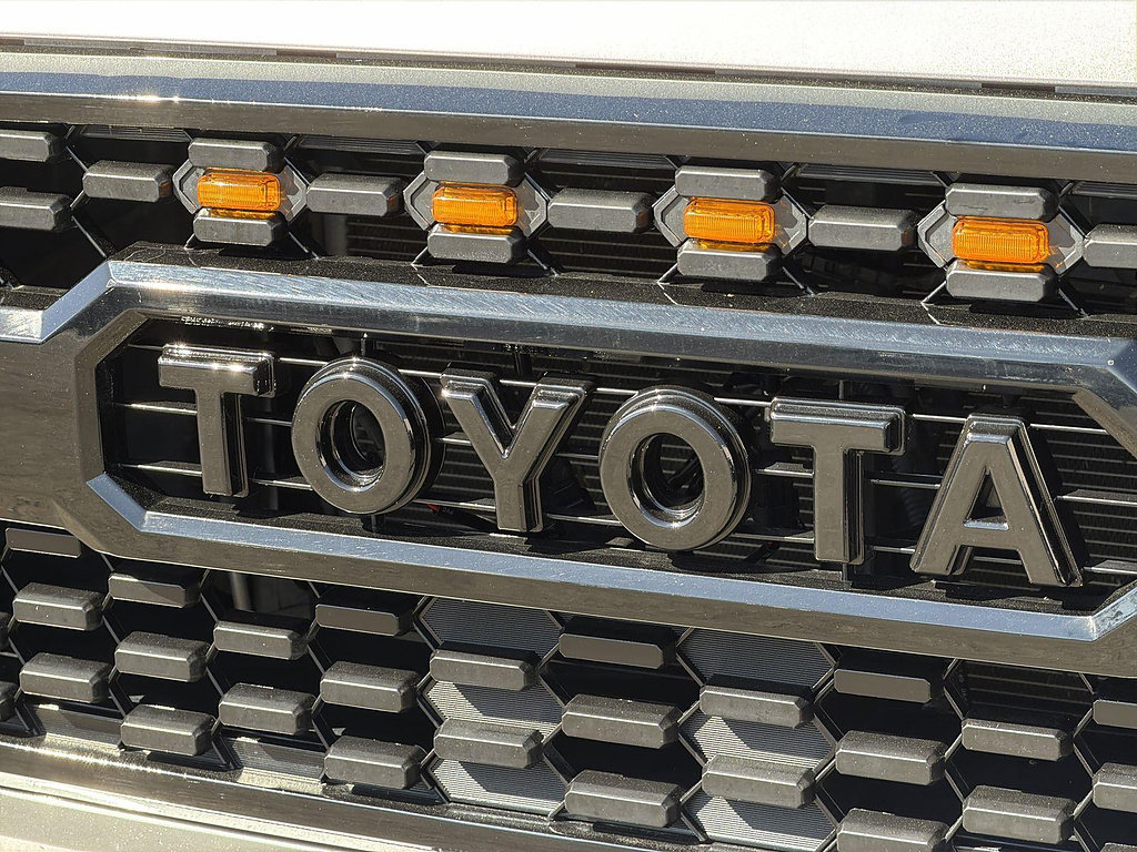 Used 2017 Toyota Tacoma TRD Sport AWD/4WD image 28