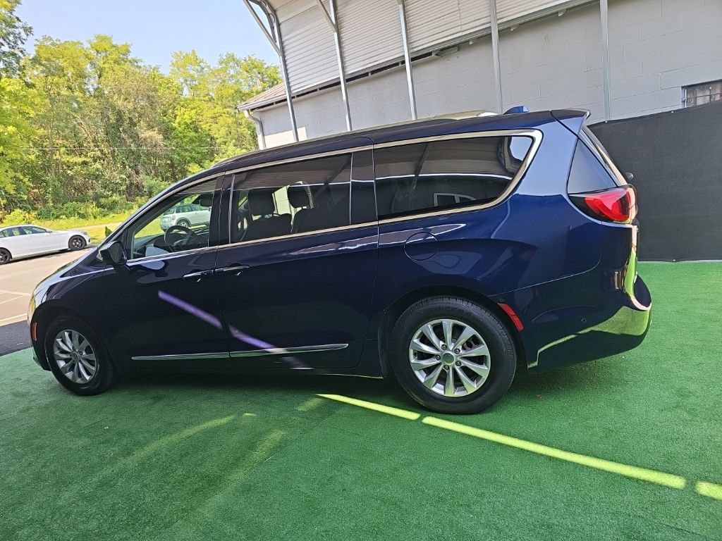Used 2018 Chrysler Pacifica Touring-L Plus w/ Advanced Safetytec Group FWD image 7