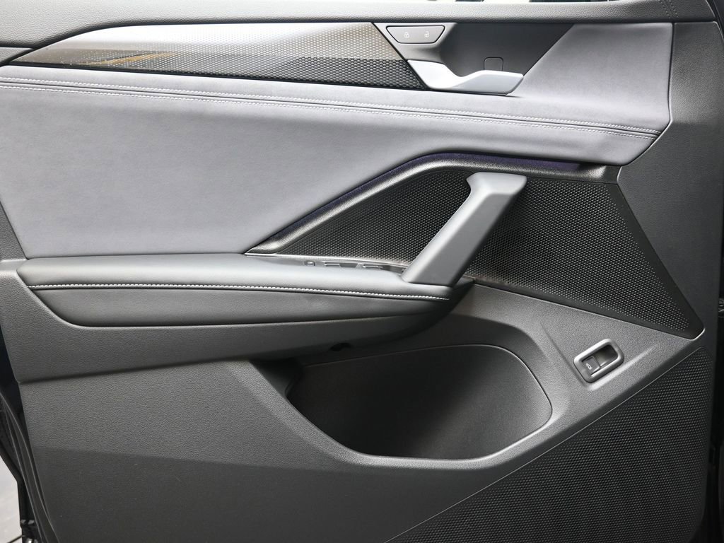 New 2026 Volkswagen Tiguan SE R-Line image 23