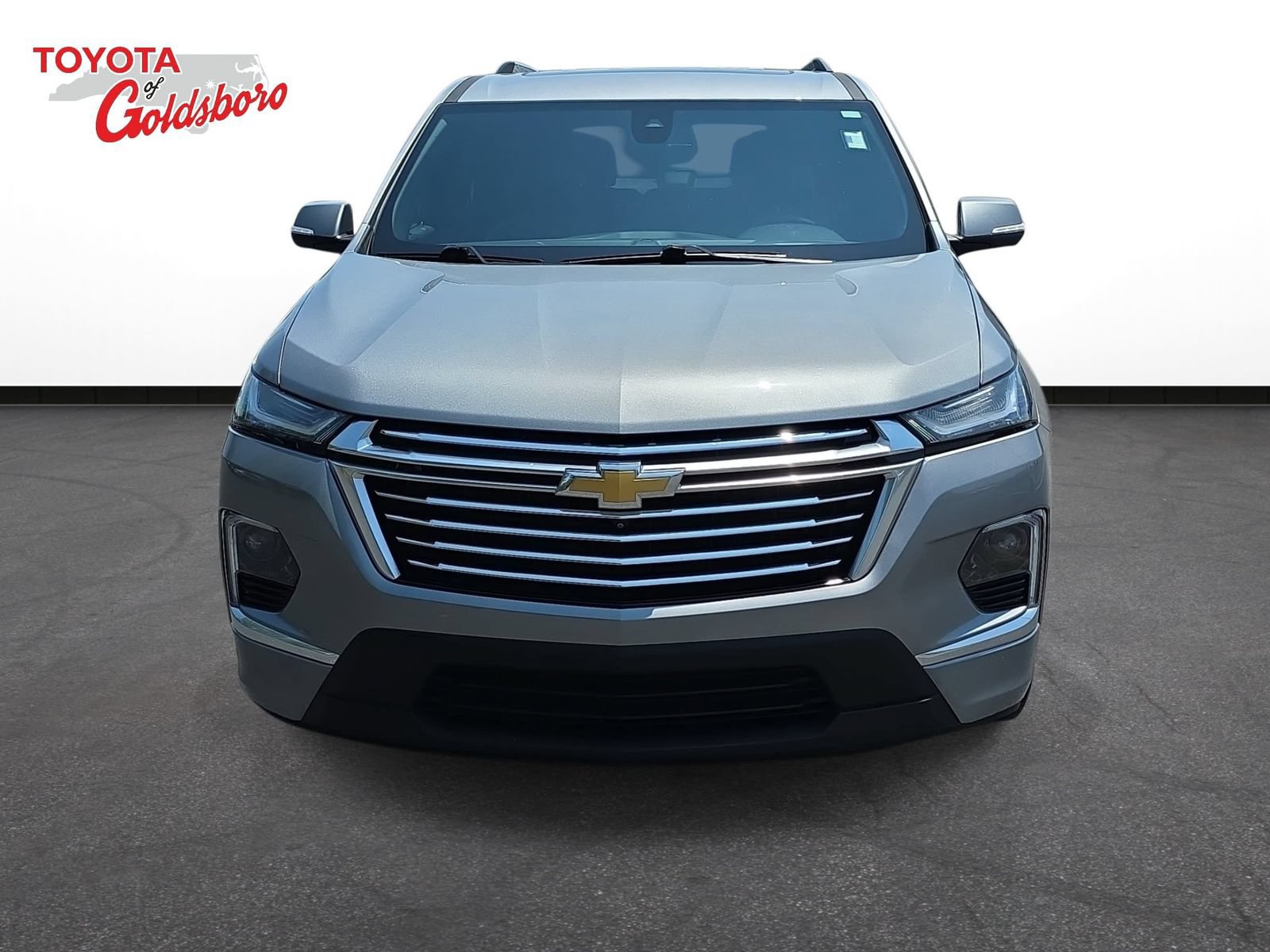 Used 2023 Chevrolet Traverse Premier FWD image 2