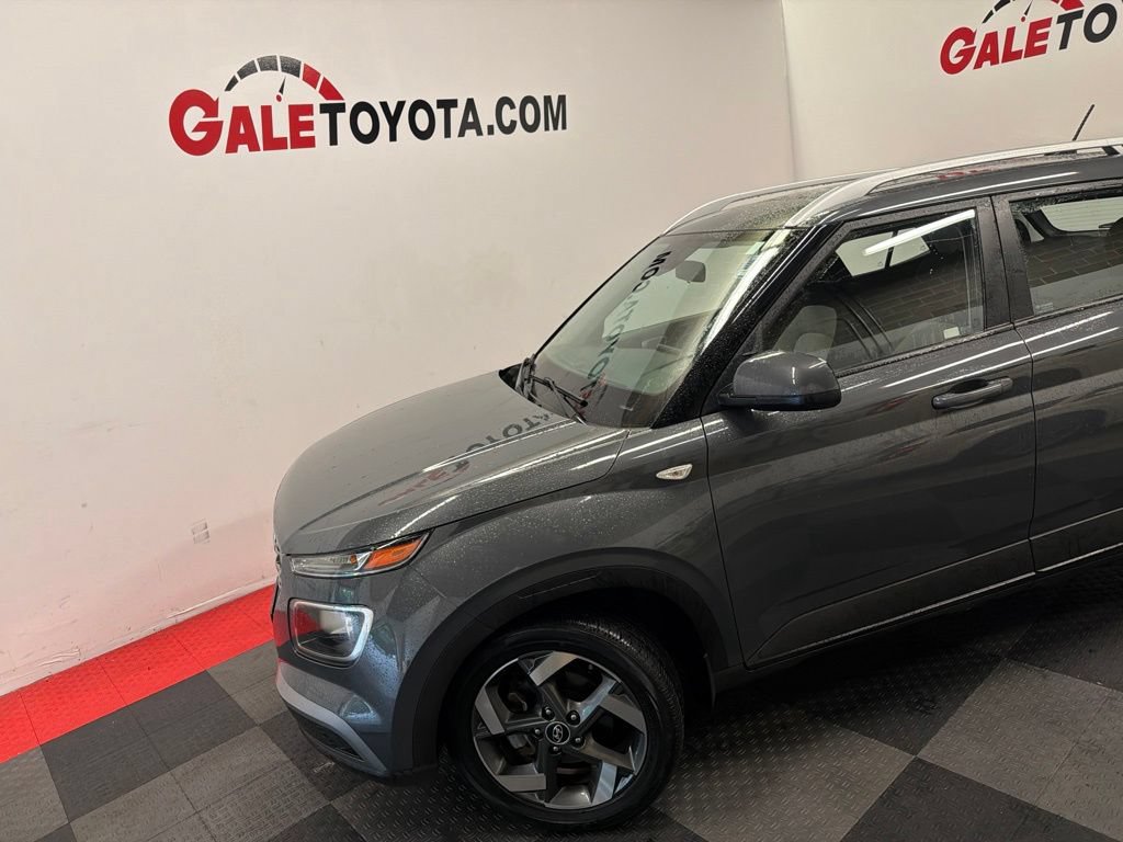 Used 2023 Hyundai Venue SEL FWD image 7
