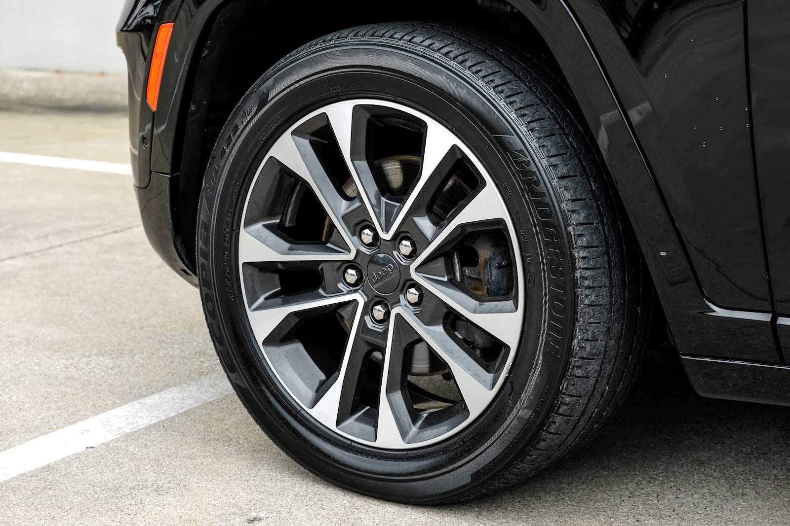 Used 2023 Jeep Grand Cherokee Overland w/ Luxury Tech Group IV AWD/4WD image 56