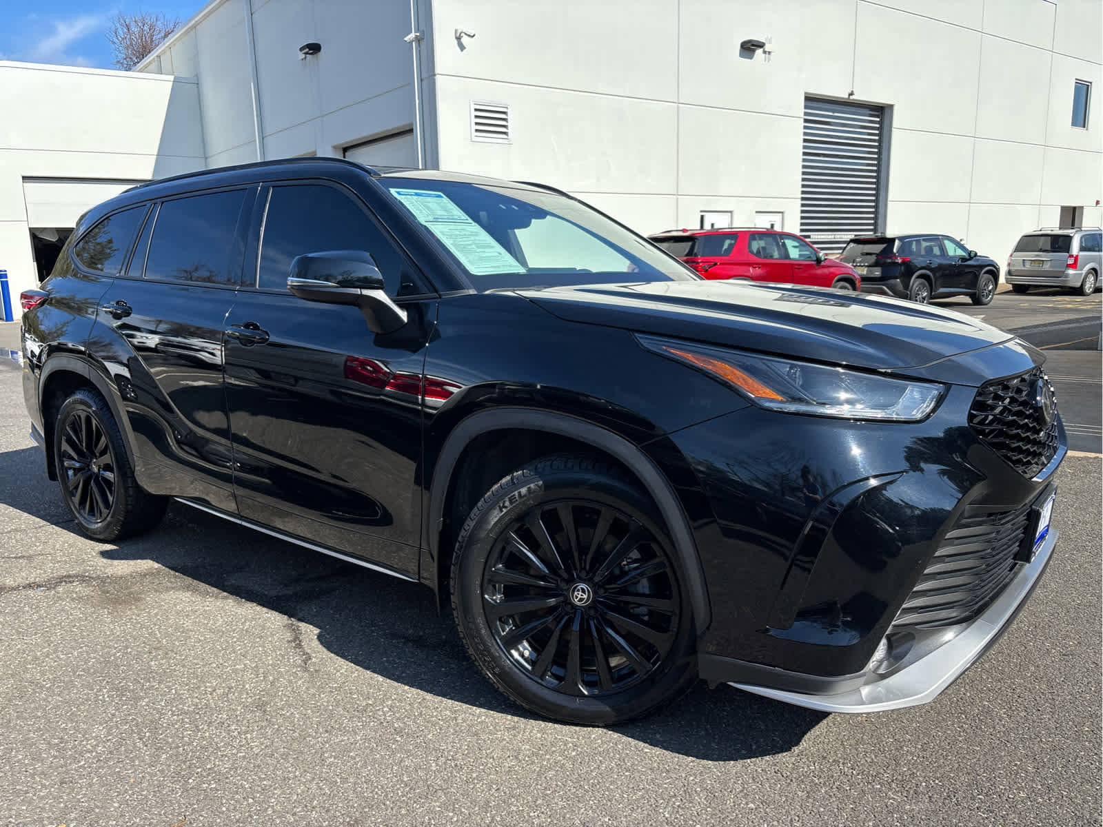 Used 2023 Toyota Highlander XSE AWD/4WD image 3