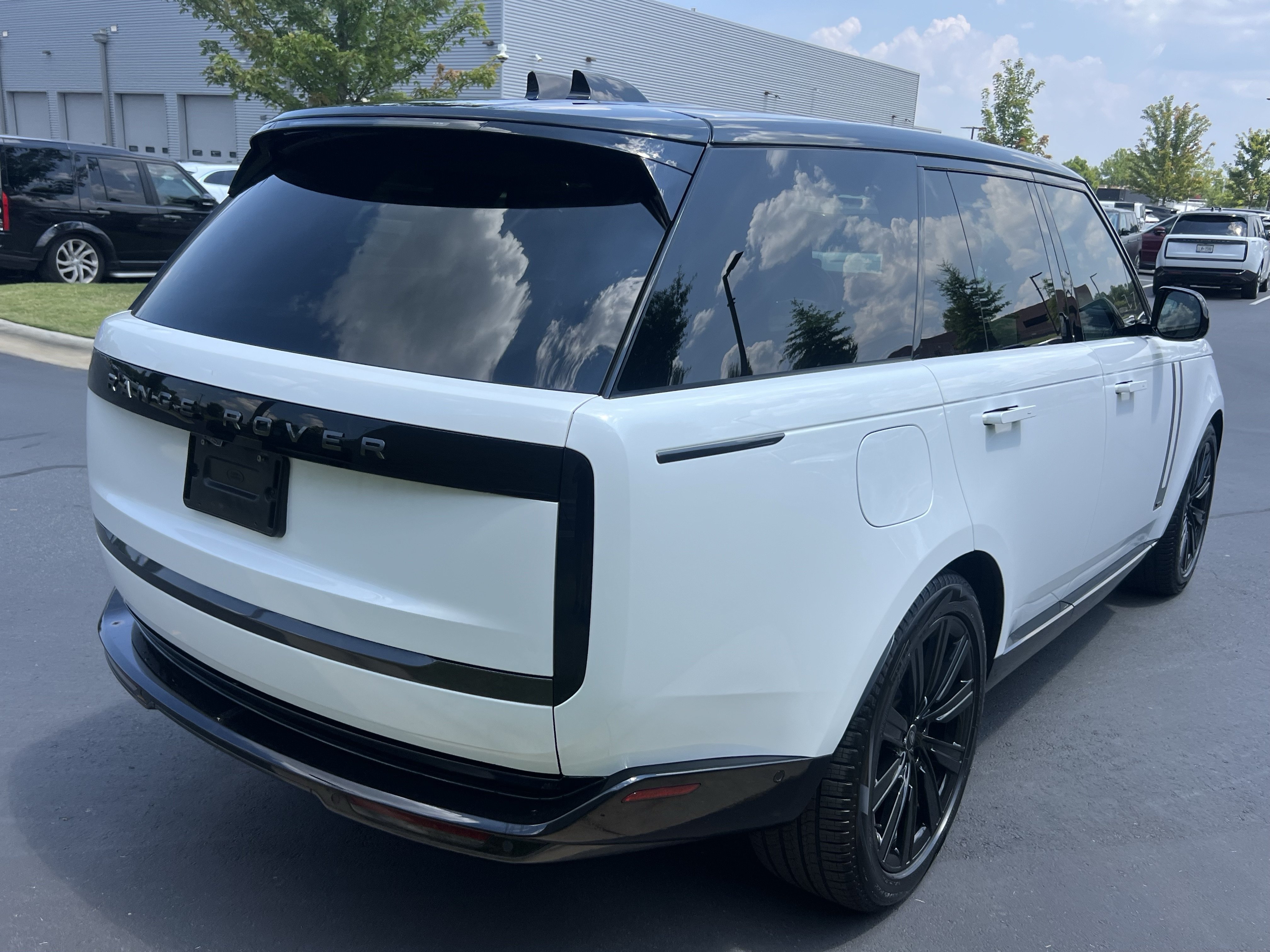 Certified 2024 Land Rover Range Rover Autobiography AWD/4WD image 4