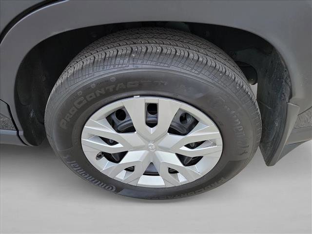 Used 2025 Toyota Corolla Cross L image 12