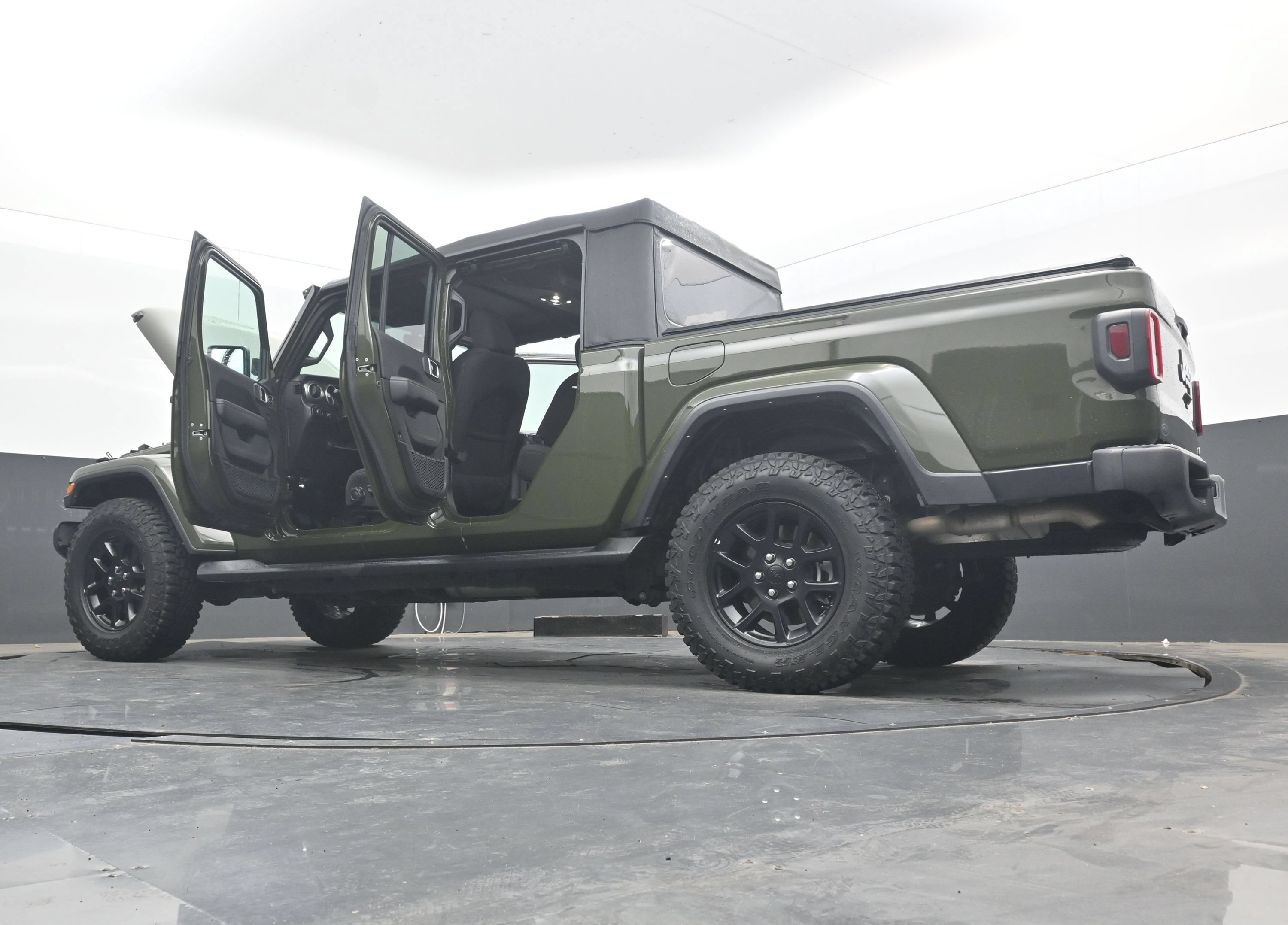 Used 2023 Jeep Gladiator Overland AWD/4WD image 43
