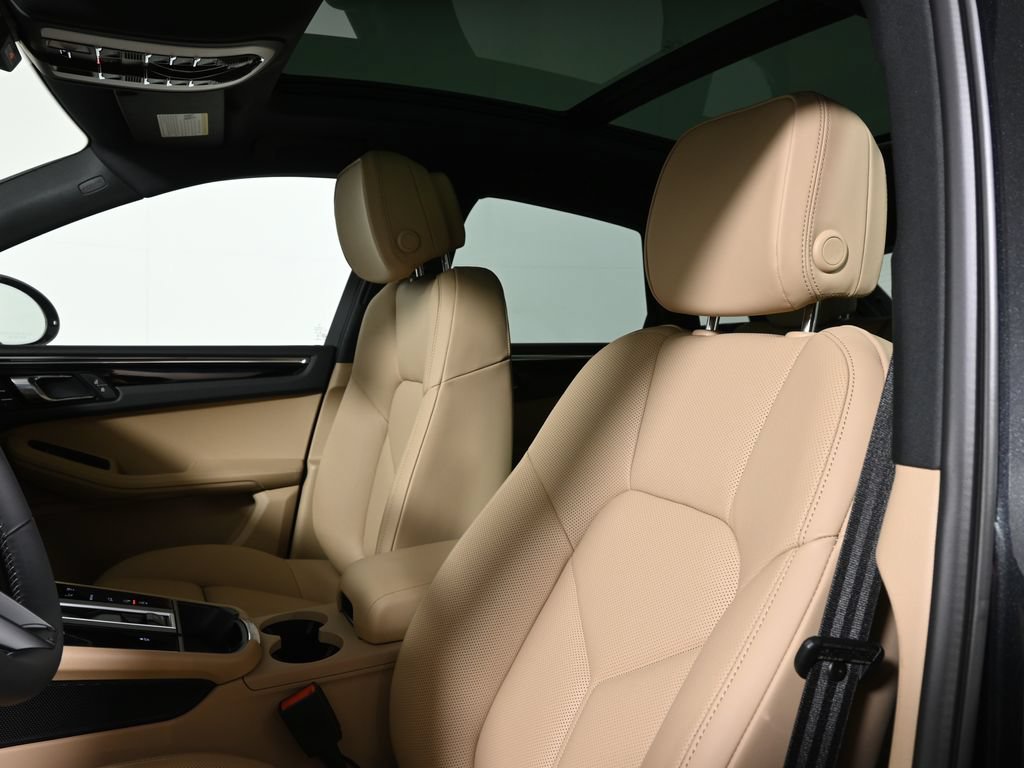 New 2026 Porsche Macan AWD/4WD image 15