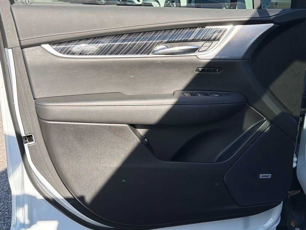 Used 2024 Cadillac XT6 Premium Luxury image 27