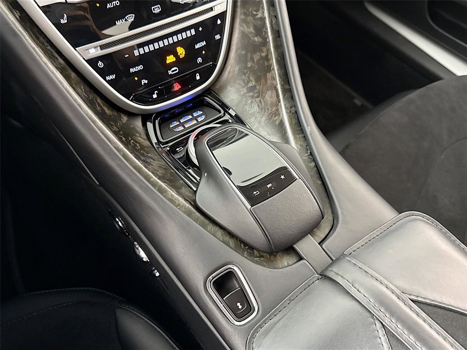 Used 2019 Aston Martin DBS Superleggera RWD image 22