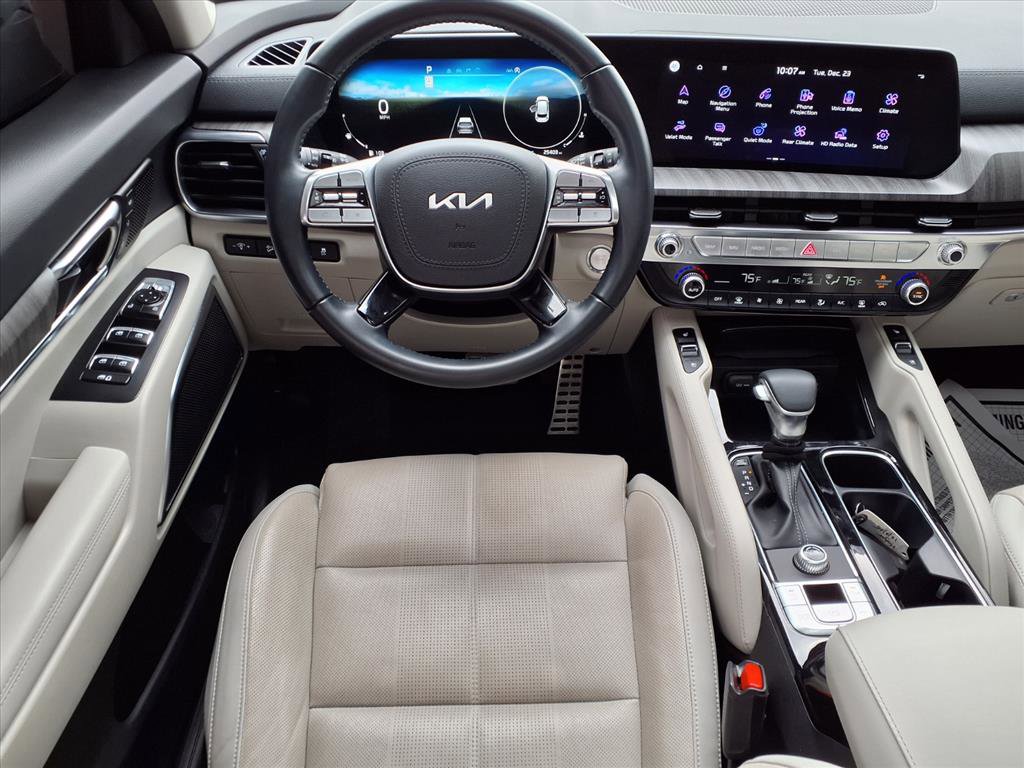 Used 2024 Kia Telluride SX w/ Towing Package image 3
