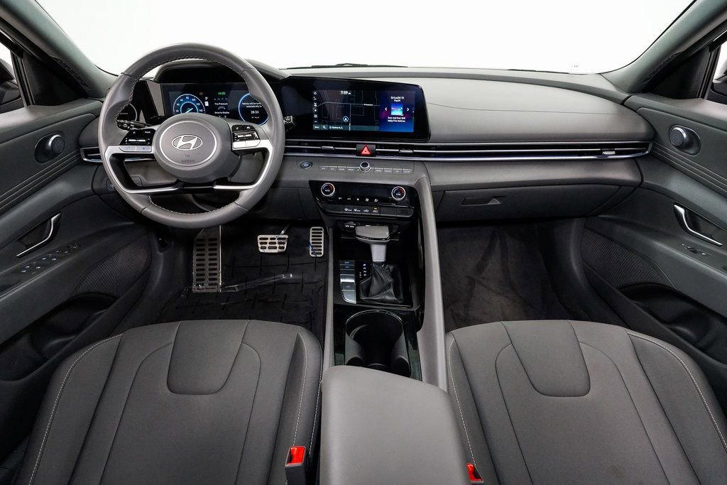 Used 2025 Hyundai Elantra SEL image 25