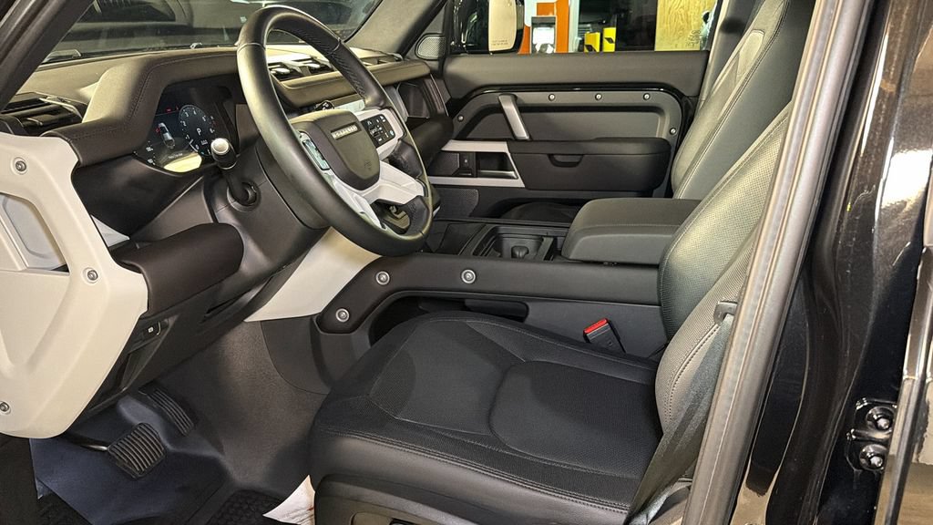Used 2024 Land Rover Defender 110 X-Dynamic SE AWD/4WD image 21