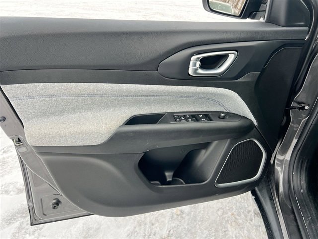 Used 2023 Jeep Compass Latitude w/ Convenience Group image 21