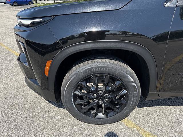 Certified 2024 Chevrolet Traverse LS w/ Midnight/Sport Edition FWD image 19