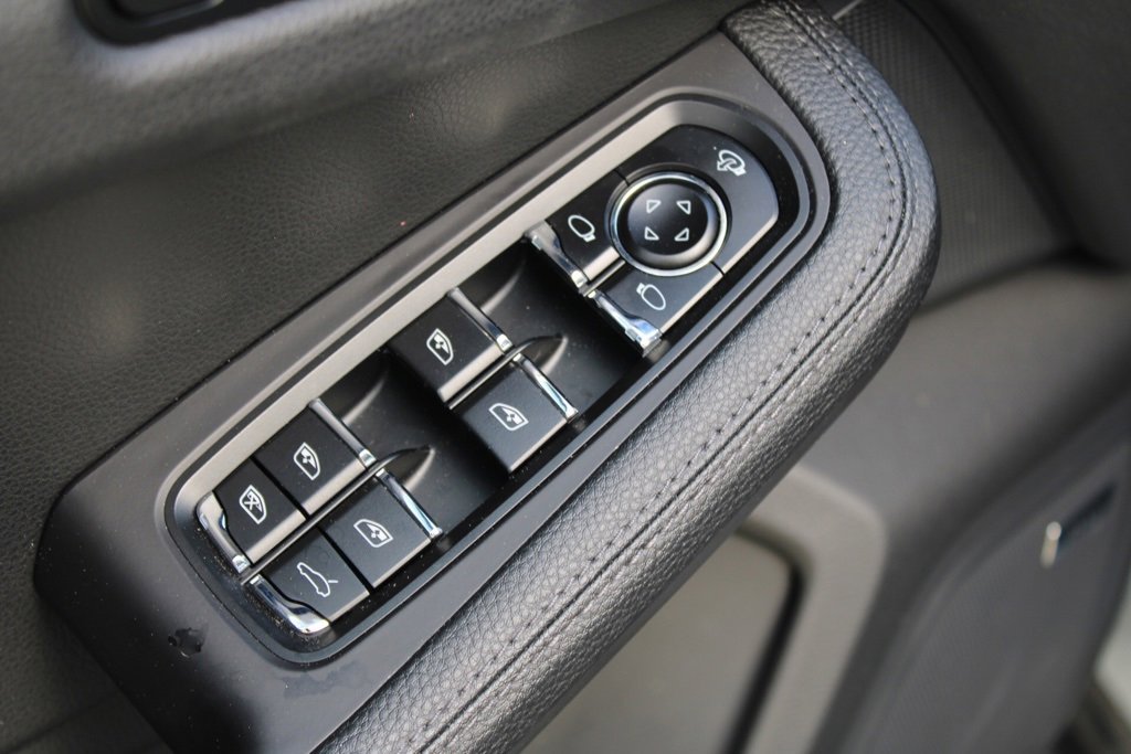 Used 2024 Porsche Macan image 21