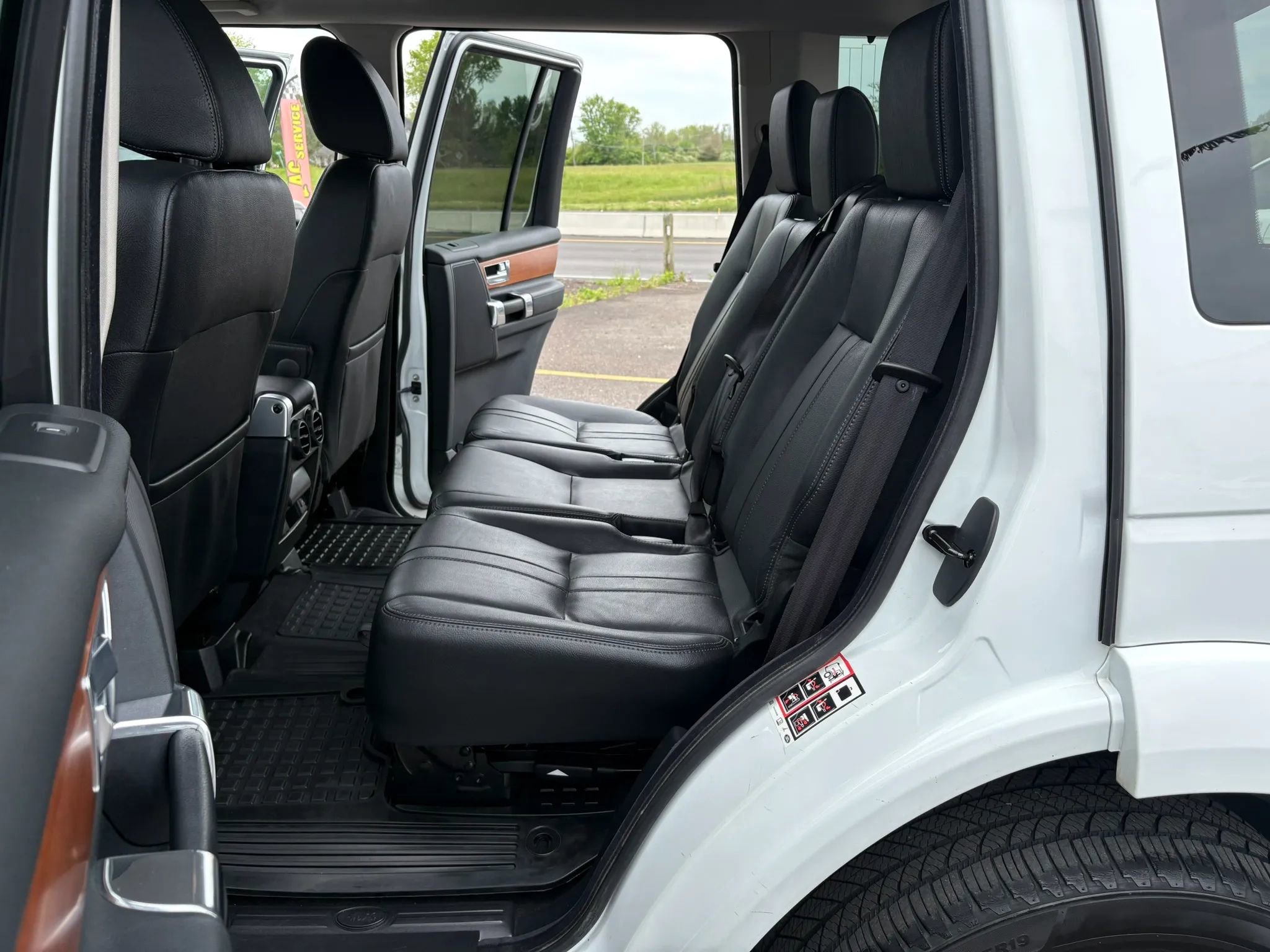 Used 2014 Land Rover LR4 HSE AWD/4WD image 19