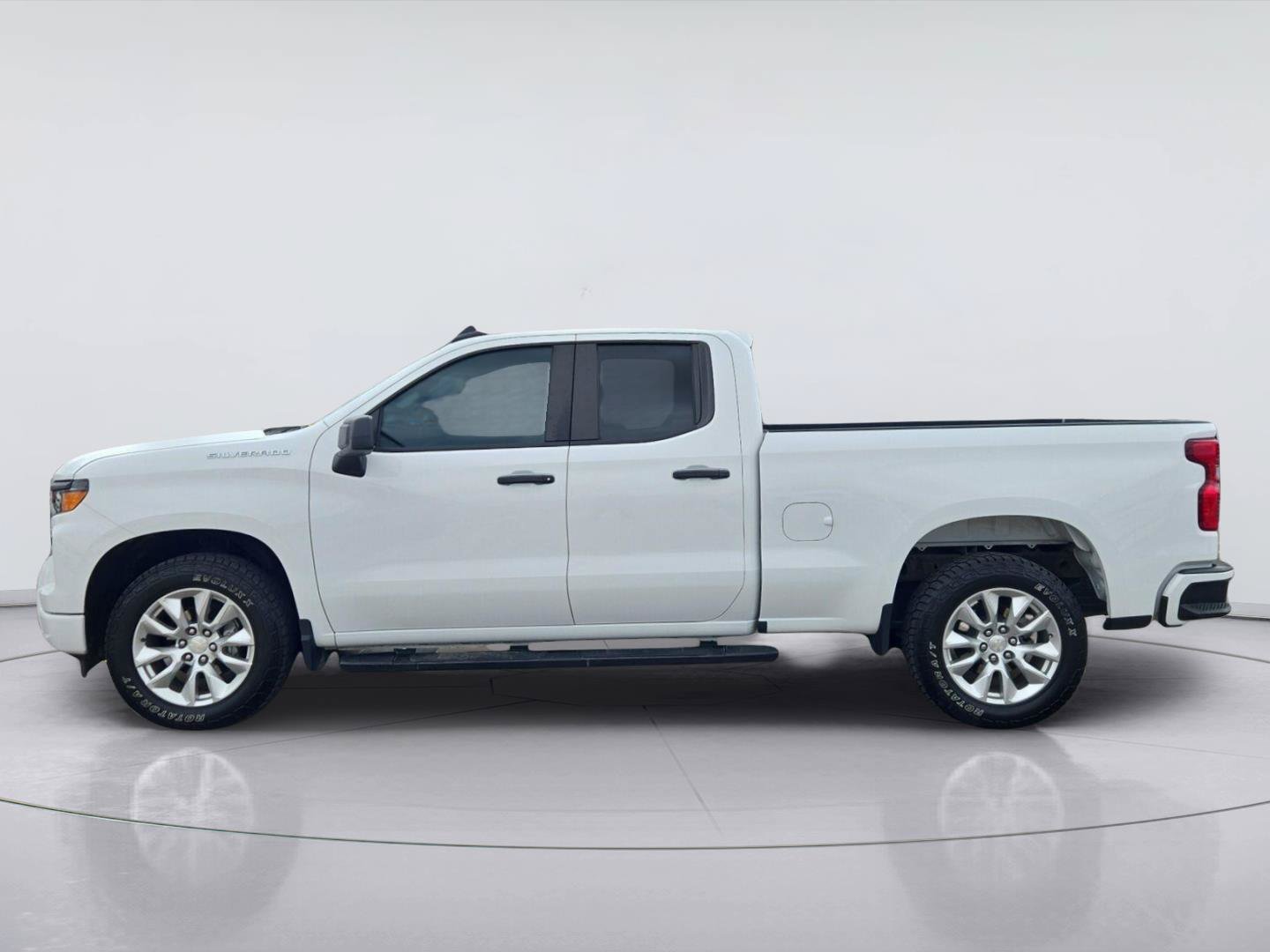 Used 2024 Chevrolet Silverado 1500 Custom RWD image 2