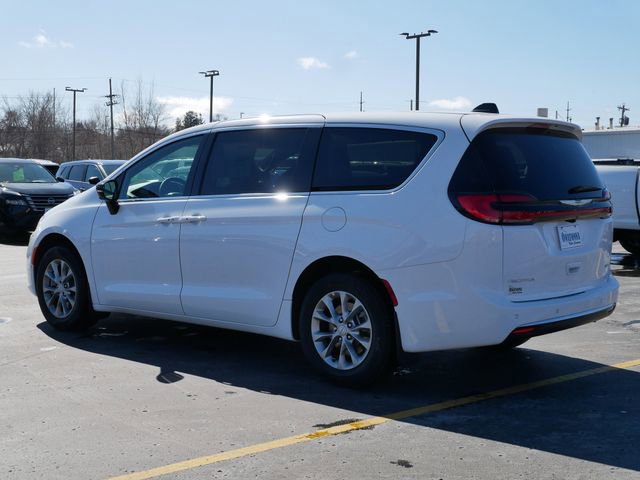 New 2026 Chrysler Pacifica Select image 5
