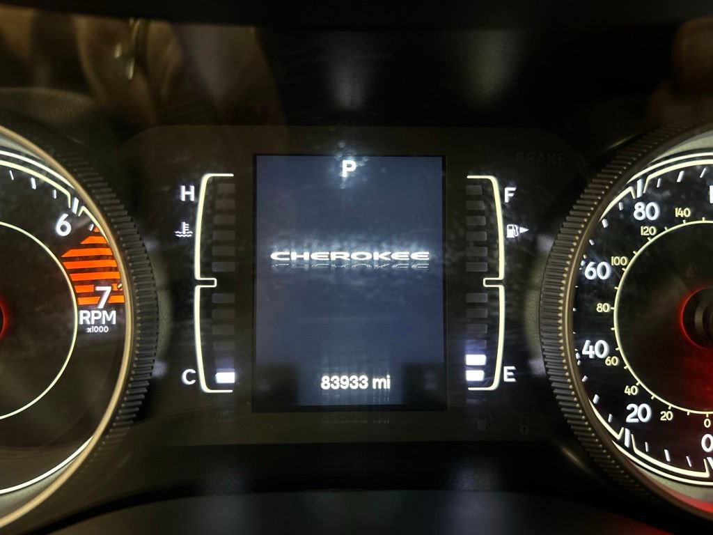 Used 2016 Jeep Cherokee Sport FWD image 18