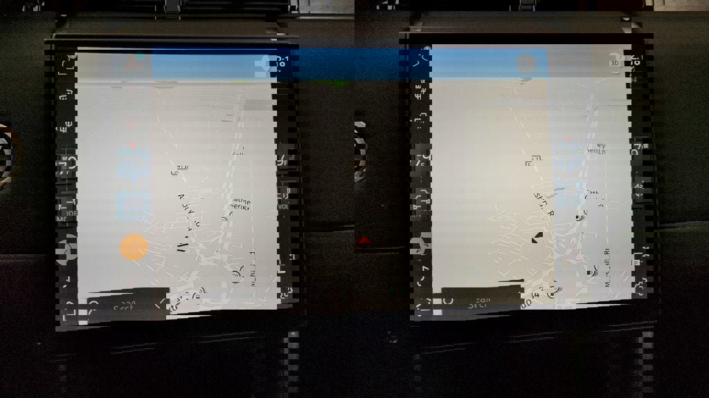 Used 2025 Land Rover Discovery Sport S image 17