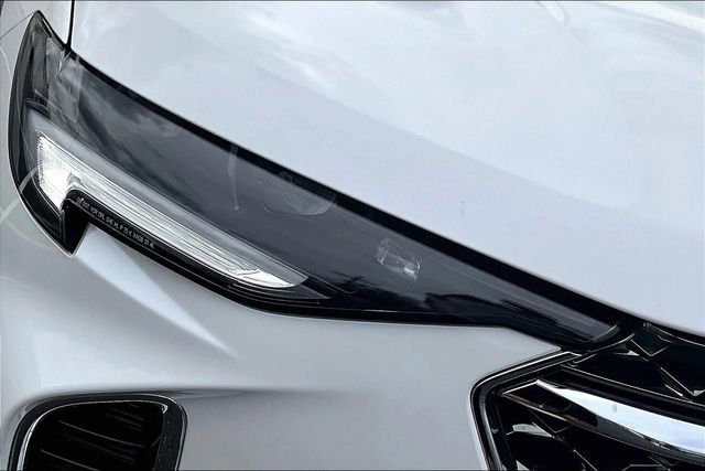 Used 2023 Buick Envision Avenir image 32