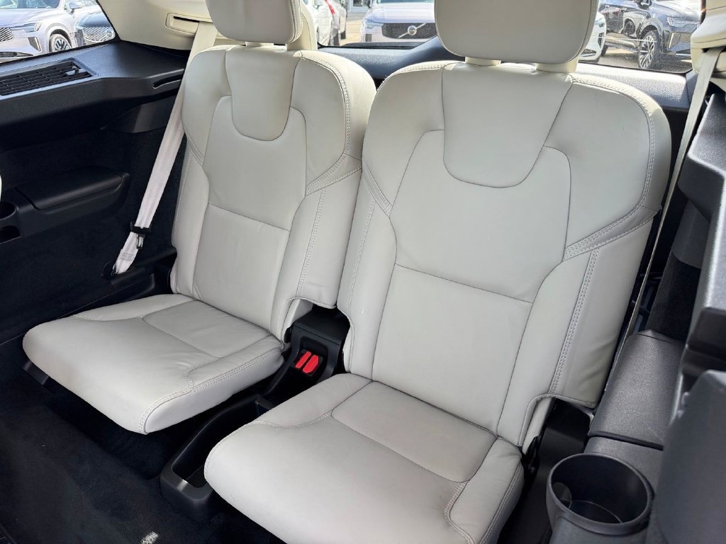 Certified 2024 Volvo XC90 T8 Ultimate w/ Protection Package Premier AWD/4WD image 10