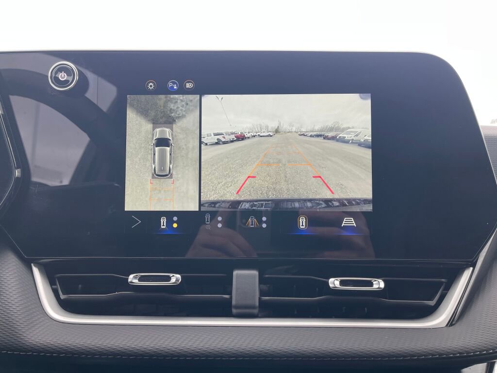 Used 2025 Chevrolet Equinox LT w/ Convenience Package II image 13