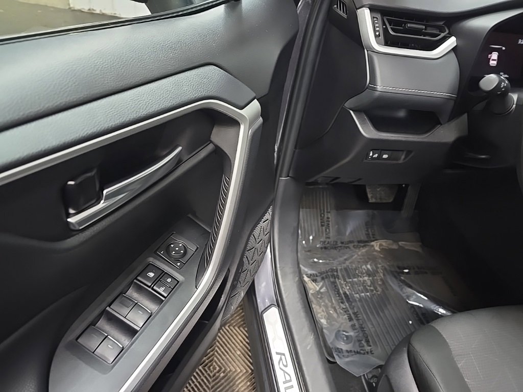 Used 2024 Toyota RAV4 XLE image 27