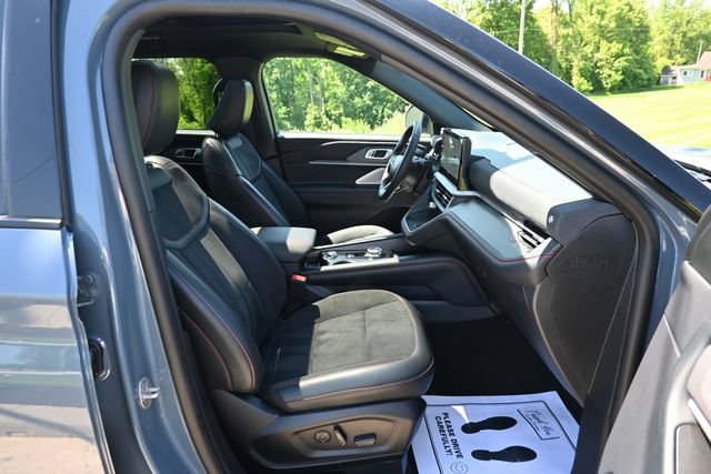 Used 2025 Ford Explorer ST AWD/4WD image 19